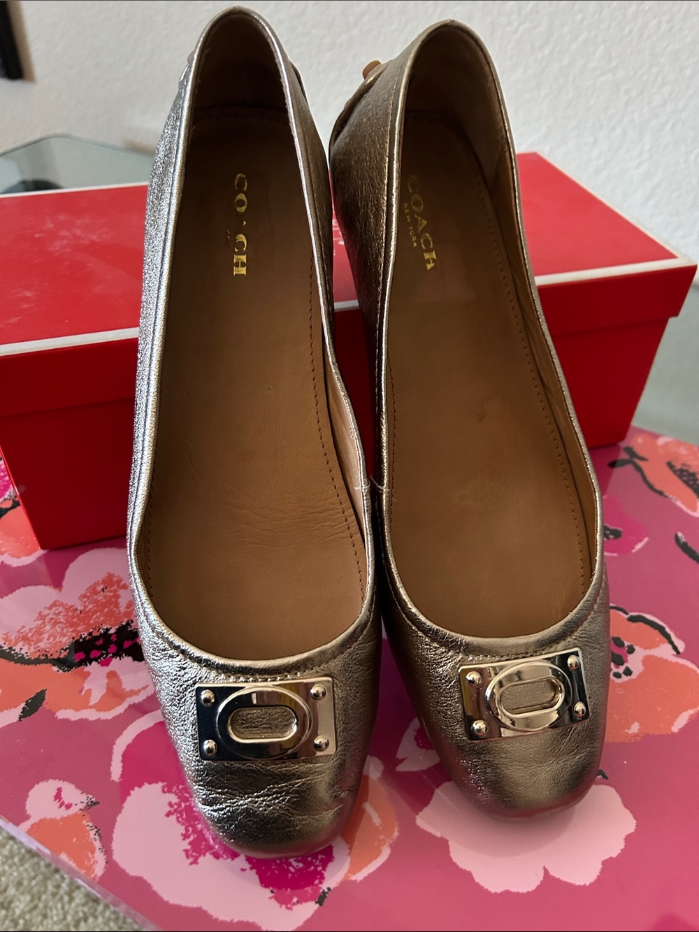 Coach Vernon Metallic Gold Napa Driving Moc Sz 8.5 - Picture 2 of 7
